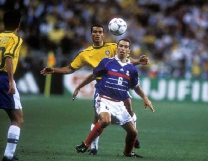 DJORKAEFF Youri Team Frankreich und CAFU FIFA Fussball Weltmeisterschaften 1998 in Frankreich FINALE Frankreich-Brasilien Finalspiel Frankreich-Brasilien in Paris Stade de France Fussball am 12 Juli 1998 