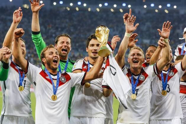 Bastian SCHWEINSTEIGER, DFB 7 Mario GÖTZE, DFB 19 Mats HUMMELS, DFB 5 Mario GÖTZE, DFB 19 Christoph KRAMER, DFB 23 Roman WEIDENFELLER, TW DFB 22 Kevin GROSSKREUTZ, DFB 2 Eric DURM, DFB 15 Jubel DEUTSCHLAND - ARGENTINIEN 1-0 n.V. FIFA Fussball WM FINALE Weltmeisterschaft am 13.07.2014 im Maracana Stadion von Rio de Janeiro