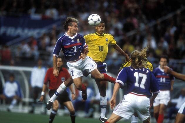 DESCHAMPS Didier Team_Frankreich Weltmeister FIFA Fussball Weltmeisterschaften 1998 in Frankreich FINALE Frankreich_Brasilien Finalspiel Frankreich_Brasilien in Paris Stade de France Fussball Aktion 