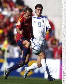 CHARISTEAS Angelos Team Griechenland und BARAJA Ruben Spiel Nr.9 SPA-GRE 1:1 in Porto. Fussball Aktion . UEFA Fussball Europameisterschaften 2004 in Portugal Copyright 