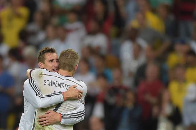 13.07.2014, xbtx, Fussball WM 2014, Finale - Deutschland - Argentinien, v.l. Miroslav Klose (Deutsche Fussball Nationalmannschaft DFB), Bastian Schweinsteiger (Deutsche Fussball Nationalmannschaft DFB) jubeln jubelt nach Spielende.