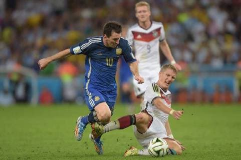 13.07.2014, xbtx, Fussball WM 2014, Finale Deutschland - Argentinien, v.l. Lionel Messi (Team Argentinien), Bastian Schweinsteiger (Deutsche Fussball Nationalmannschaft DFB)