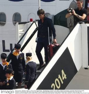 Bundestrainer Joachim Löw (GER) verlässt das Flugzeug. Deutsche Nationalmannschaft, Ankunft in Deutschland, WM 2014, 15.07.2014 EP_mht