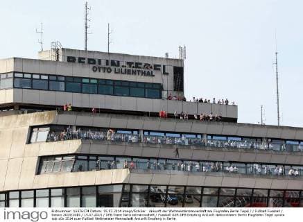 Ankunft der Weltmeistermannschaft am Flughafen Berlin Tegel Fußball Fussball Saison 2014 2015 15.07.2014 DFB Team Nationalmannschaft