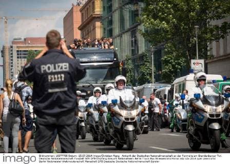 Ankunft der Deutschen Nationalmanschaft an der Fanmeile am Brandenburger Tor. Deutsche Nationalmanschaft