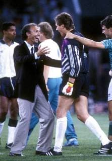 BECKENBAUER Franz Trainer Team Deutschland mit ILLGNER Bodo rechts BERTHOLD Thomas FIFA Fussball Weltmeisterschaften 1990 iHalbfinale England - Deutschland 4 : 5 am 04.07.1990 in Turin 