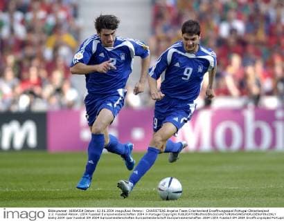 CHARISTEAS Angelos Team Griechenland Eroeffnungsspiel Portugal-Gtriechenland 1:2. Fussball Aktion. UEFA Fussball Europameisterschaften 2004 in Portugal Copyright 