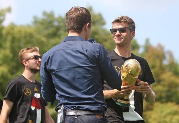 15.07.2014, Fußball-WM Brasilien 2014, Hyundai Fan Park Berlin. Empfang der deutschen Nationalmannschaft dem Weltmeister 2014. Thomas Müller (re., Deutschland) 