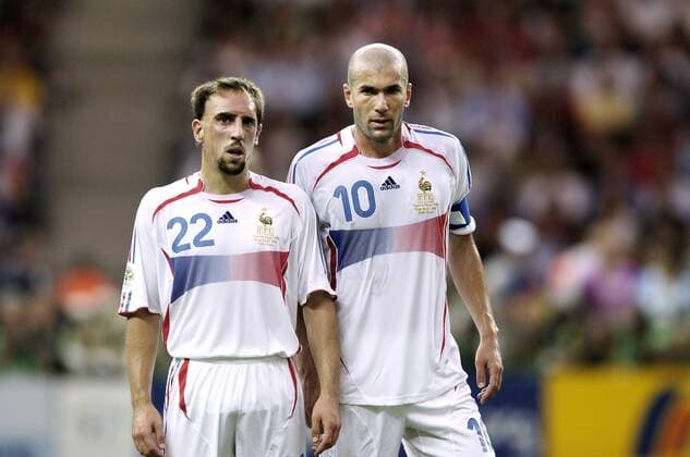 RIBERY Franck mit ZIDANE Zinedine Team FRA FIFA Fussball Weltmeisterschaften 2006 in Deutschland Finale im Olympiastadion in Berlin Italien-Frankreich am 09.Juli 2006 