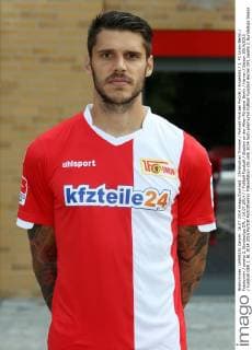Christopher Trimmel Portrait Portraet Porträt Einzelbild 1. FC Union Berlin Fototermin zweite 2. Bundesliga DFL 16.07.2014 Fußball Fussball Stadion an der Alten Försterei Berlin Herren Saison 2014 2015