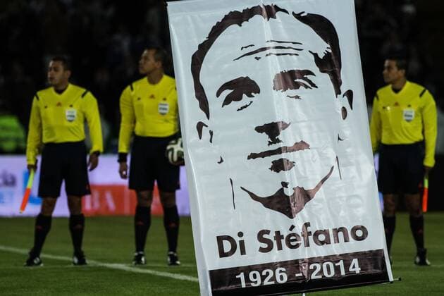 Referees take part in a match to pay tribute to late former Argentine soccer player Alfredo Di Stefano, between Colombia s Millonarios FC and Argentina s River Plate Buenos Aires, in Bogota city, capital of Colombia, on July 16, 2014. (Xinhua Jhon Paz) (fnc) (ah) (SP)COLOMBIA-BOGOTA-SOCCER-MILLONARIOS VS RIVER PLATE 