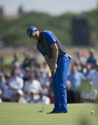 17.07.2014. Hoylake, England. The Open Golf Championship. Rory MCILROY NIR on the 6th green during the first round. xStephenxBartholomewx  ActionPlus97365351