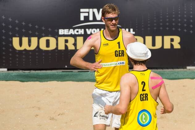 17.07.2014, Den Haag, Beach Stadion Scheveningen FIVB Transavia Grand Slam, Main Draw Hauptfeld Jubel Sebastian Dollinger ( 1 GER), Lars Flüggen Flueggen ( 2 GER)