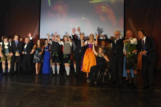 Gruppenfoto mit allen Preisträgern 2014 Bayerische Sportpreis 2014 Ehrung, Auszeichnung. Preis BMW-Welt München 19. Juli 2014