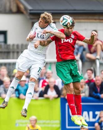 22.07.2014, Alois Latini Stadion, Zell am See, AUT, Testspiel, Bayer 04 Leverkusen vs Lokomotive Moskau, im Bild Stefan Kiessling (Bayer 04 Leverkusen) vs Vedran Corluka (Lokomotive Moskau) during a Friendly Match between Bayer 04 Leverkusen and Lokomotiv Moskva at the Alois Latini Stadium, Zell am See, Austria on 2014 07 22. ,  EP_fei E  