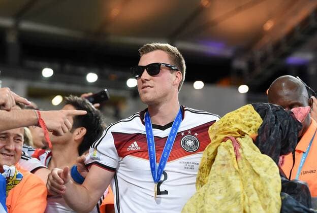 FUSSBALL WM 2014 FINALE Deutschland - 13.07.2014 DEUTSCHLAND FEIERT DEN WM TITEL: Kevin Grosskreutz feiert nach dem WM Sieg in der Fankurve