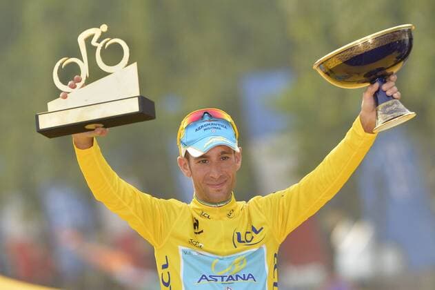 20140727 - PARIS, FRANCE: Italian Vincenzo Nibali of Astana Pro Team celebrates on the podium after winning the general ranking after the last stage of the 101st edition of the Tour de France cycling race, 137,5km from Evry to Paris Champs-Elysees, France, on Sunday 27 July 2014. DAVIDxSTOCKMAN  04265948