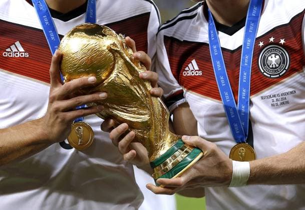 Weltpokal Worldcup Fussball Weltmeister mit dem Weltpokal FIFA Fussball Weltmeisterschaften 2014 Finale Spiel Deutschland gegen Argentinien am 13.Juli 2014 in Rio de Janeiro 