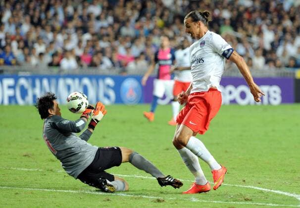 Zlatan Ibrahimovic (R) of Paris Saint-Germain (PSG) challenges Wang Zhen Peng of Kitchee SC of Hong Kong during a friendly match against in Hong Kong, China, July 29, 2014. (Xinhua LoxPing Fai) (SP) -FOOTBALL-FREINDLY 