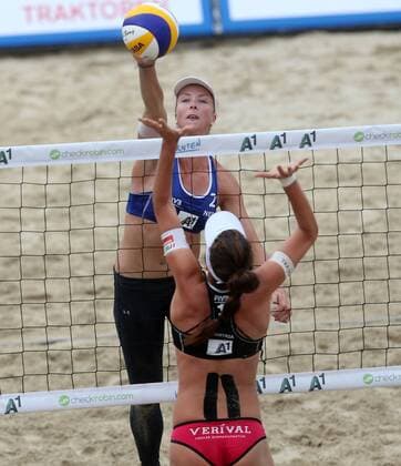 Beachvolleyball Grand Slam. Lena Maria Plesiutschnig (AUT) Madelein Meppelink (NED). Klagenfurt, 31.7.2014.