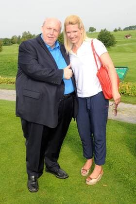 Schirmherr Reiner Calli Calmund ( eigentl. Reinhold Calmund ) und Moderatorin Jessica Kastrop anläßlich des 1. KLAIBER Golf Charity Cup zu Gunsten der Jose Carreras Leukämie-Stiftung am 02.08.2014 in Bruchsal.
