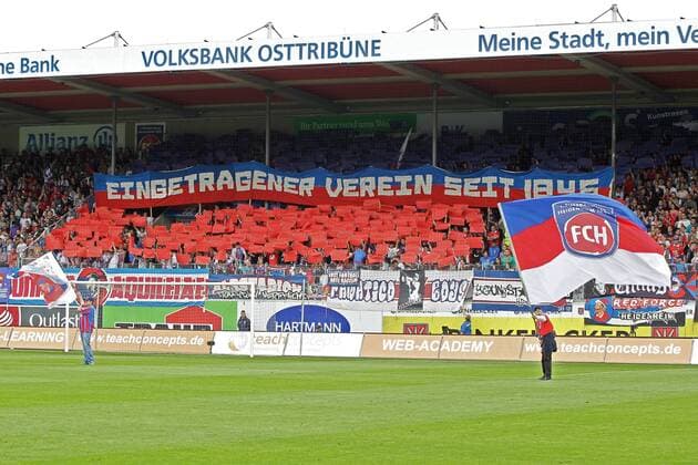 Voith-Arena, Heidenheim, Heidenheimer Fans mit einer Choreografie 1.FC Heidenheim Fussball, 2.Bundesliga, 03.08.2014 , EP_HLR