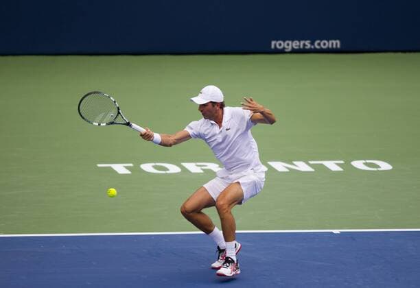 TORONTO, Aug. 4, 2014 -- Julien Benneteau of France returns the ball during the first round of men s singles at the 2014 Rogers Cup in Toronto, Canada, Aug. 4, 2014. (SP)CANADA-TORONTO-TENNIS-ROGERS CUP-MEN S SINGLES ZouxZheng 