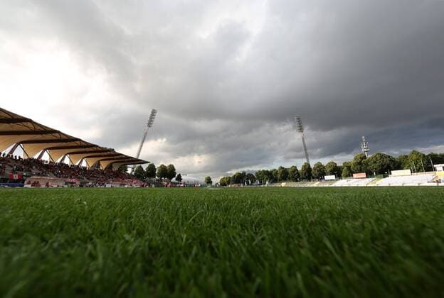 GER, 3.Liga, FC Rot Weiss Erfurt - 05.08.14, Erfurt, Steigerwaldstadion, GER, 3.Liga, Saison 2014 2015, 03.Spieltag, FC Rot Weiss Erfurt im Bild Stadionübersicht dunkle Wolken über dem Steigerwaldstadion