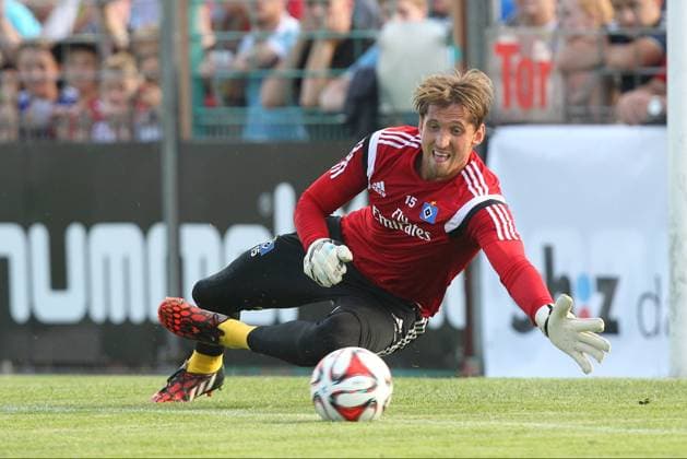 Lübeck, 08. August 2014 Sport, Fußball, Saison 2014 2015, Vorbereitung, Lazio Rom - Hamburger SV: Rene Adler (Hamburger SV, 15) beim Aufwärmen