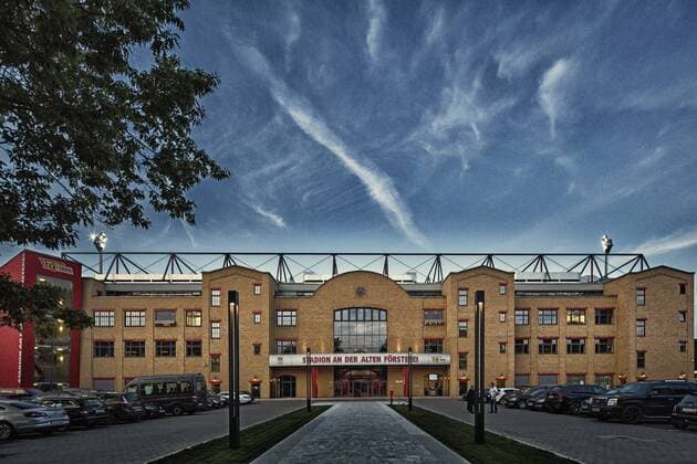 Aussenansicht der neuen Haupttribüne des Stadions an der Alten Försterei 08.08.2014, Berlin, 1. FC Union Berlin