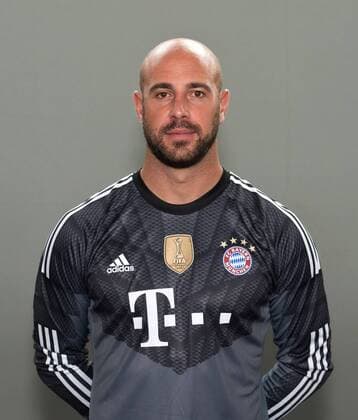 FUSSBALL 1. BUNDESLIGA SAISON 2014 2015 Fototermin beim FC Bayern München 09.08.2014 Torwart Pep Reina Foto: Pressefoto ULMER Axel Grundler xxNOxMODELxRELEASExx 