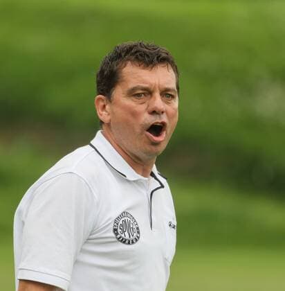 Dieter Kurth (Trainer SpVgg Bayreuth) ruft, schreit, lautstark, gibt Anweisungen, FC Augsburg II vs. SpVgg. Bayreuth, Fussball, Männer, Regionalliga Bayern, Saison 2014-15, 6. Spieltag, 09.08.2014