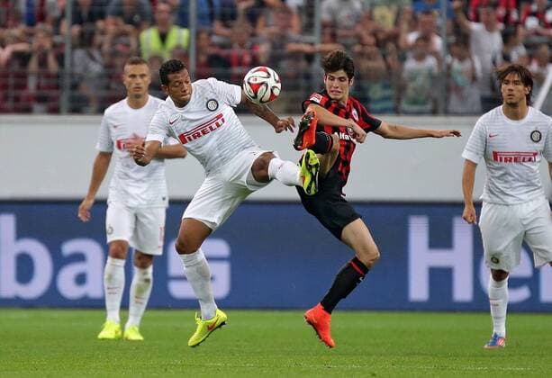 10.08.2014, xovx, Fussball Testspiel, Eintracht Frankfurt - Inter Mailand, v.l. Fredy Guarin (Inter Mailand), Domingues Piazon (Eintracht Frankfurt), Aktion.