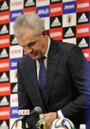 (140811) -- TOKYO, Aug. 11, 2014 -- Japan s new national football team head coach Javier Aguirre of Mexico bows at the beginning of a press conference in Tokyo, Japan, Aug. 11, 2014. ) (SP)JAPAN-TOKYO-FOOTBALL-COACH-PRESS CONFERENCE Stringer 