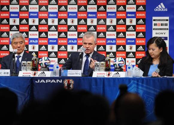 (140811) -- TOKYO, Aug. 11, 2014 -- Japan s new national football team head coach Javier Aguirre (C) of Mexico attends a press conference in Tokyo, Japan, Aug. 11, 2014. ) (SP)JAPAN-TOKYO-FOOTBALL-COACH-PRESS CONFERENCE Stringer 