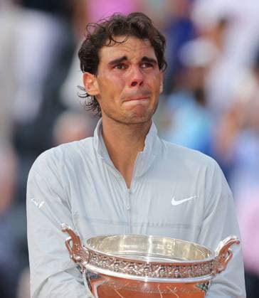 French Open 2014, Roland Garros,Paris,ITF Grand Slam Tennis Tournament, Herren Einzel Finale, Siegerehrung,Praesentation, Rafael Nadal (ESP) weint waehrend die Hymne gespielt wird,Freude,Emotion,Halbkoerper,Hochformat,