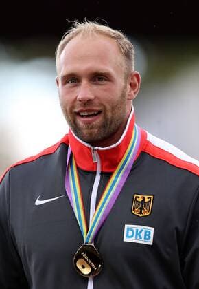 Zürich Leichtathletik Europameisterschaft 2014, Diskuswurf Siegerehrung, Robert Harting (GER) mit seiner Goldmedaille