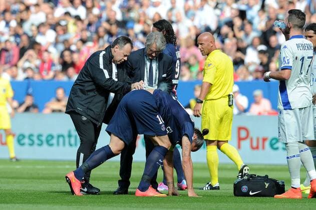 sortie blessure Zlatan Ibrahimovic (PSG) FOOTBALL : PSG vs Bastia - Ligue 1 - 16 08 2014 N.LeGouic FEP Panoramic 