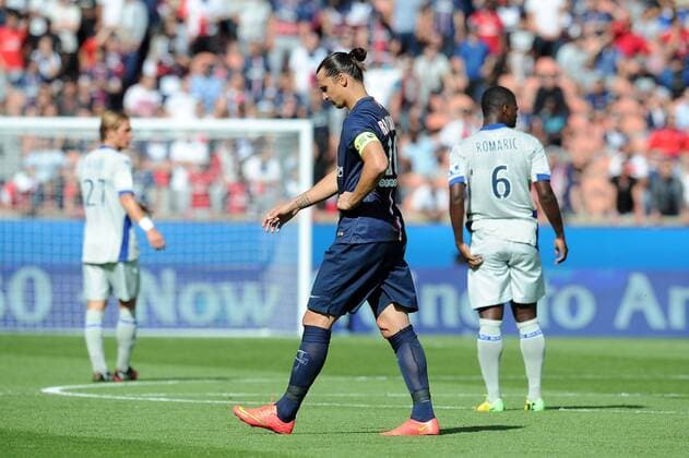sortie blessure Zlatan Ibrahimovic (PSG) FOOTBALL : PSG vs Bastia - Ligue 1 - 16 08 2014 N.LeGouic FEP Panoramic 