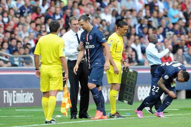 sortie blessure Zlatan Ibrahimovic (PSG) Laurent Blanc (entraneur PSG) FOOTBALL : PSG vs Bastia - Ligue 1 - 16 08 2014 N.LeGouic FEP Panoramic 