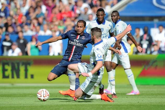 Mathieu Peybernes (Bastia) Lucas Moura (PSG) FOOTBALL : PSG vs Bastia - Ligue 1 - 16 08 2014 N.LeGouic FEP Panoramic 