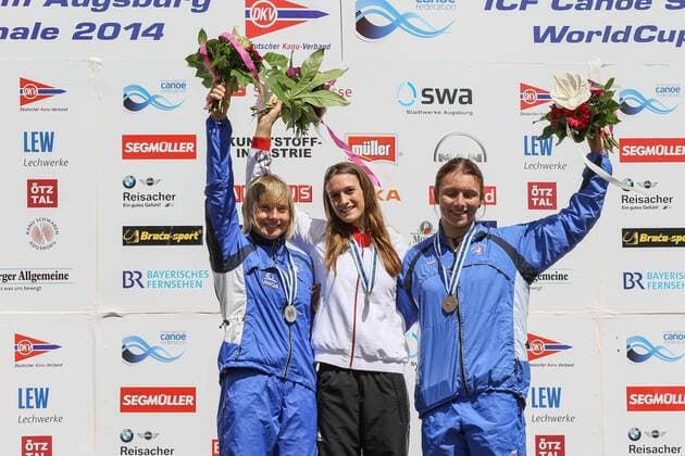 Sieger im heutigen Weltcup-Final-Lauf (v.li.) ; Stepanka Hilgertova (CZE), 2. Platz; Ricarda Funk (GER), 1. Platz; Karolina Galuskova (CZE), 3. Platz, ICF Kanuslalom Weltcup Finale 2014, Augsburg, 17.08.2014,