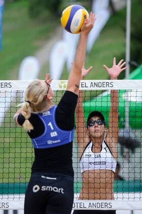 20.08.2014 - Stare Jablonki , siatkowka plazowa , beach volleyball , World Tour , FIVB Stare Jablonki Grand Slam 2014 , Niemcy (niebieski) -Kanada (bialy) , Germany (blue) - Canada (white) N Z Karla Borger , Melissa Humana Paredes  140820BAR076