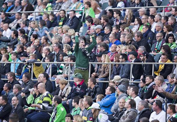 Mönchengladbach, 24.08.2014, Borussia Park Borussia Fan freut sich Borussia Mönchengladbach