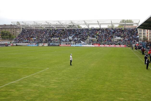 Chemnitz, 24.08.2014, Stadion an der Gellertstraße, Fussball, 3. Liga, 5. Spieltag. , Chemnitzer FC , Fans des Chemnitzer FC auf der unfertigen Südtribüne. ,