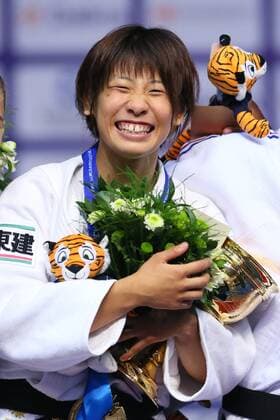 Ami Kondo (JPN), AUGUST 25, 2014 - Judo : 2014 World Judo Championships Women s -48kg Victory Ceremony at Traktor Ice Arena, Chelyabinsk, Russia. Noxthirdxpartyxsales  ( Aufmach20217098)