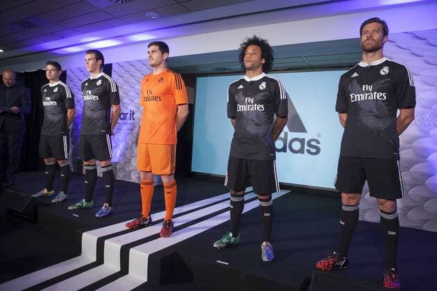 James Rodriguez, Gareth Bale, Iker Casillas, Marcelo and Xabi Alonso pose for the photographers during the presentation of the Real Madrid s new Champions League kit at the Santiago Bernabeu stadium in Madrid, Spain. May 26, 2013.  (2014082621026)