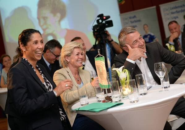 26.08.2014, xjhx, Fussball Allianz Frauenbundesliga Saisoneröffnungspressekonferenz 2014 2014, v.l. Steffi Jones, Trainerin Silvia Neid (Deutschland), DFB Praesident Wolfgang Niersbach (Deutsche Fussball Bund)