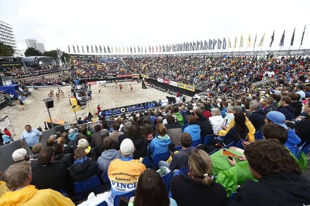 Deutsche Meisterschaft Beachvolleyball, - Centre Court mit Fans xHOCHxZWEIx