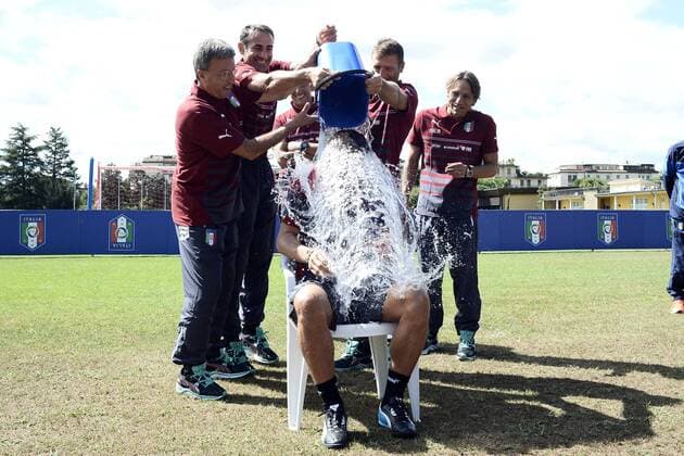 Coverciano (Fi) 01 09 2014 - Italienische Nationalmannschaft, Training: Antonio Conte ice bucket 